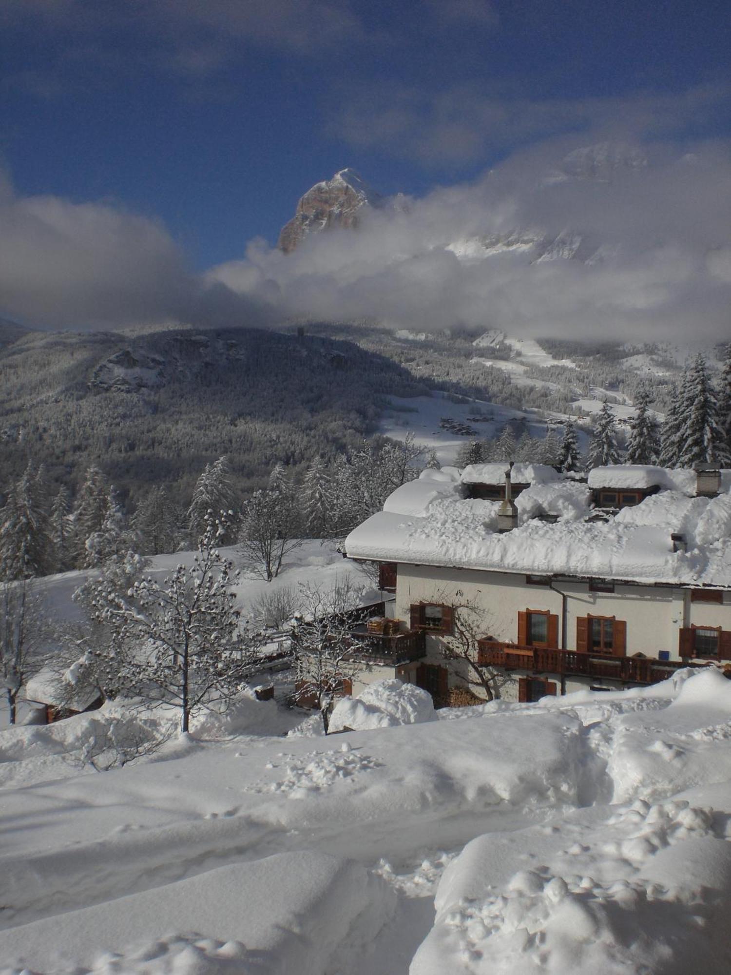 Baita Fraina Cortina dʼAmpezzo Exteriör bild
