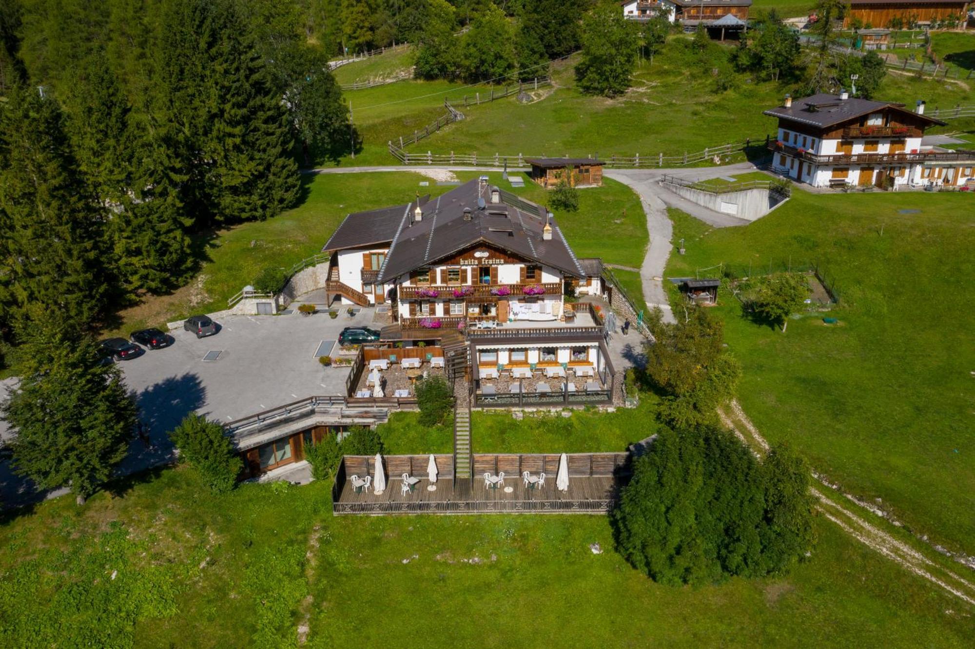 Baita Fraina Cortina dʼAmpezzo Exteriör bild