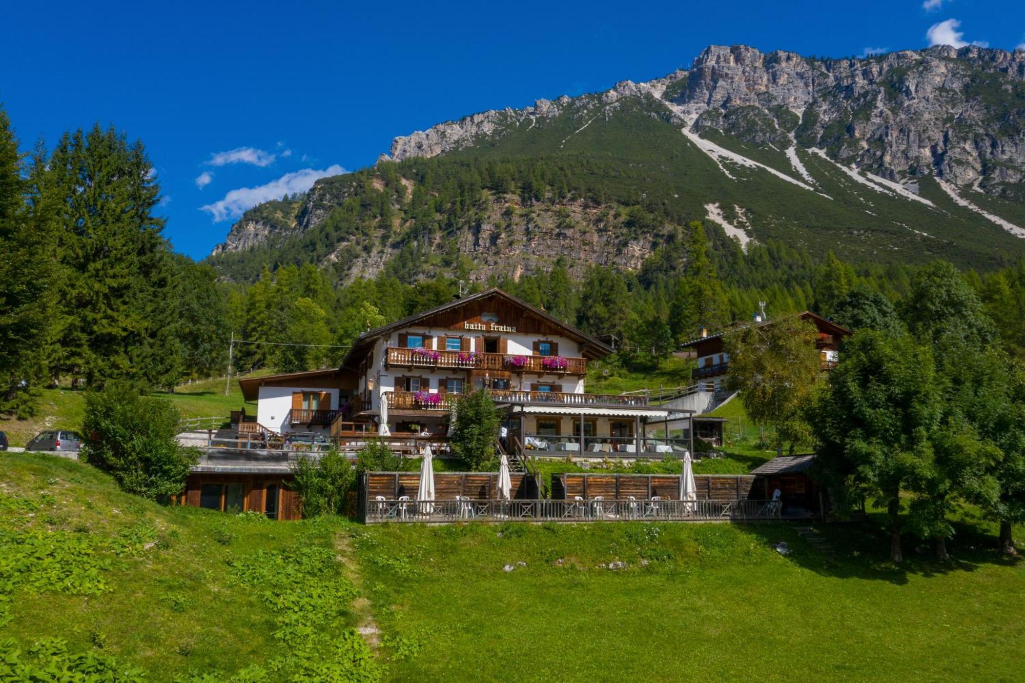 Baita Fraina Cortina dʼAmpezzo Exteriör bild
